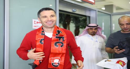 وصول مدرب الرائد الجديد استعدادًا لإتمام تعاقده